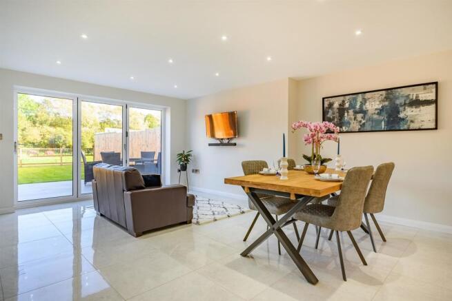 8482132-interior17.jpg