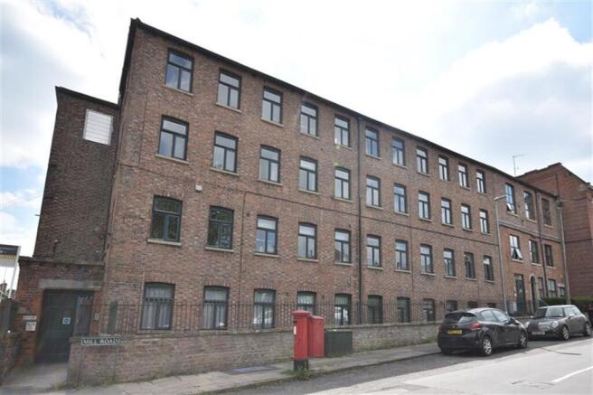 1-bed flat on Mill Road, Macclesfield, SK11, £135,000