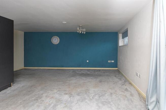 2 bed Apartment for sale Image 4