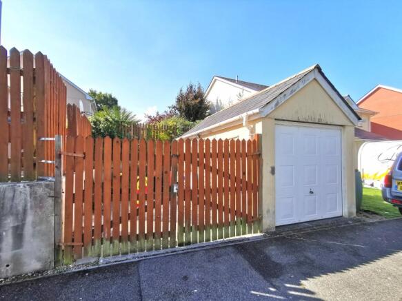 Garage & Parking