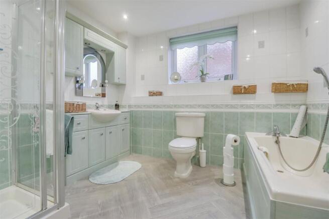 35 SWAN LANE BATHROOM-3.jpg