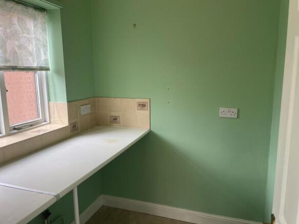 2 bed Semi-Detached to rent Image 4