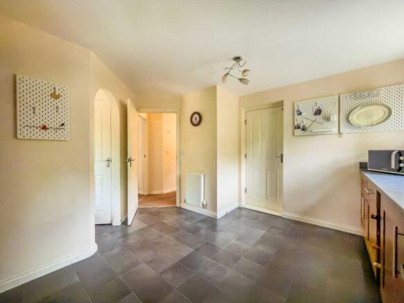 4 bed Detached for sale Image 4
