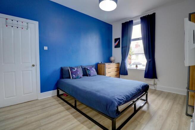 BEDROOM 2.1