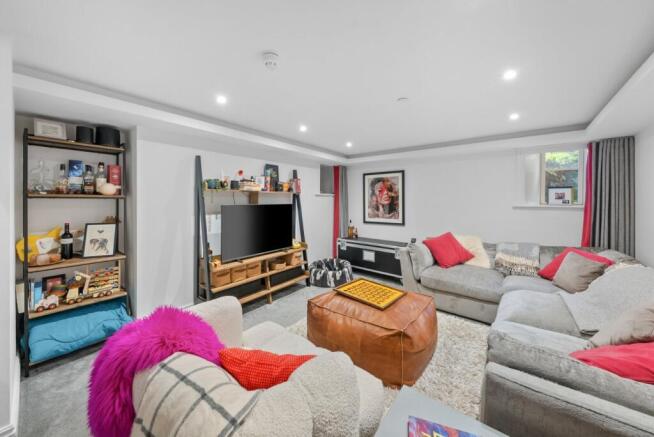 3 bed House for sale Image 8