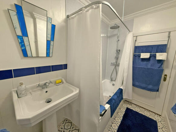 2 bed Apartment for sale Image 12