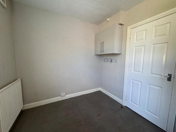 2 bed Terraced to rent Image 4