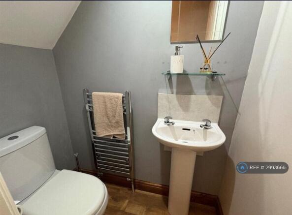 4 bed Detached to rent Image 8