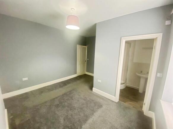 3 bed Terraced for sale Image 5