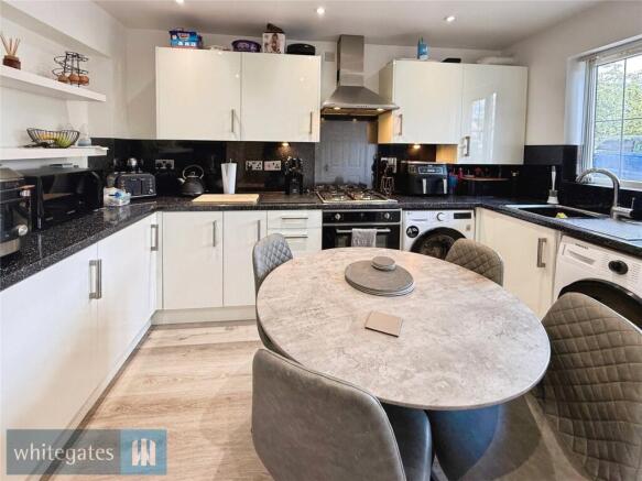 3 bed Town House for sale Image 6