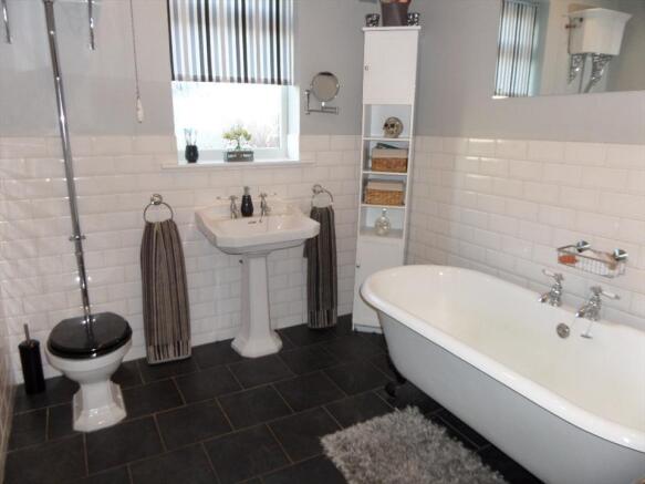 FAMILY BATHROOM