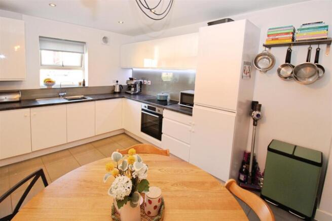 Fitted Dinng Kitchen