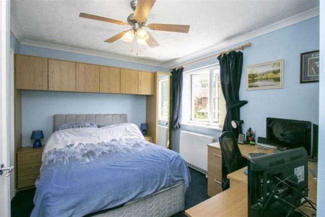 MASTER (DOUBLE) BEDROOM