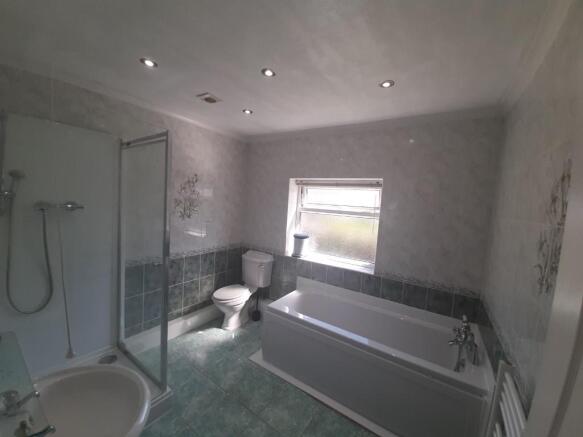 5 bed Semi-Detached to rent Image 12