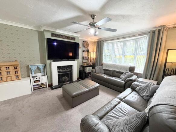 4 bed Semi-Detached for sale Image 5