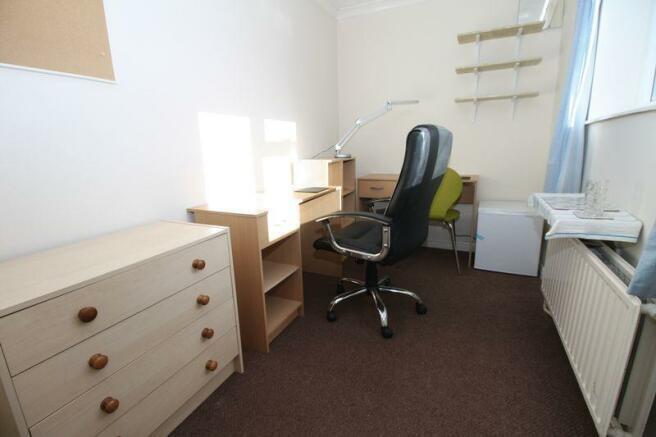 4 bed House to rent Image 7
