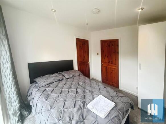 5 bed Detached to rent Image 8