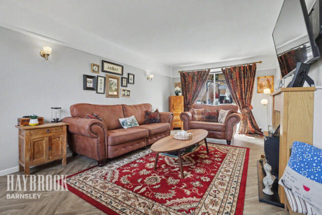 4 bed Semi-Detached for sale Image 4