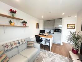 Flat 10, 73 Dalwood House, London Road, Romford RM7 9DF