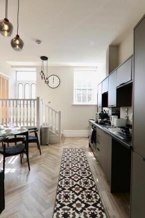 2 bed Flat to rent Image 5