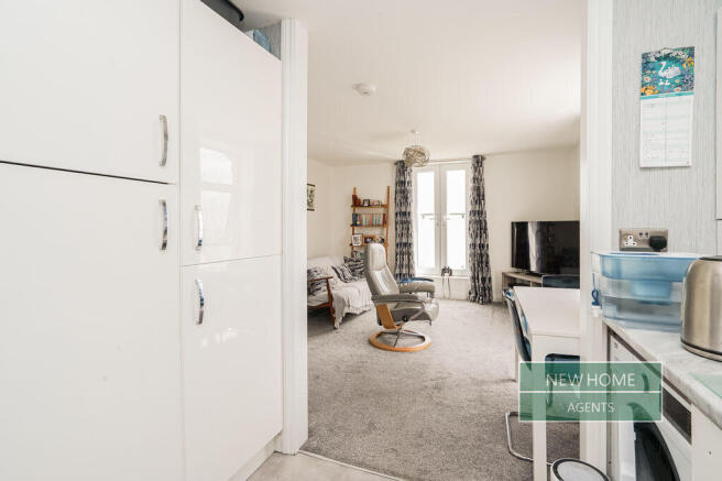 2 bed Flat for sale Image 6