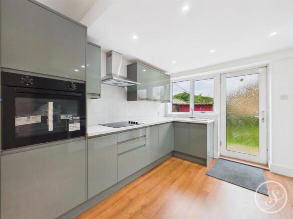 3 bed Semi-Detached to rent Image 8
