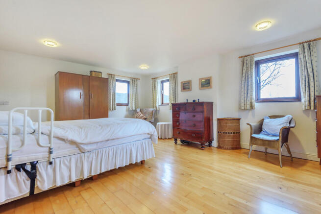 Master Bedroom Su...