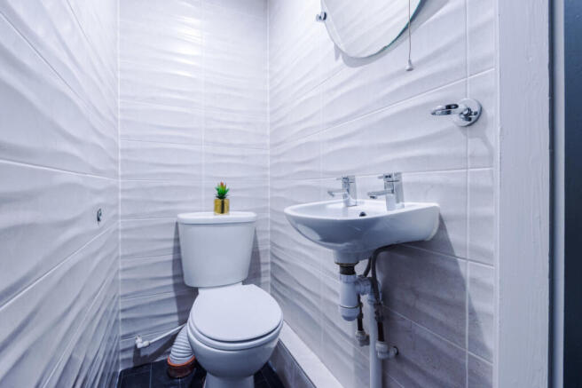 58 Richmond Mount, Bathroom 2