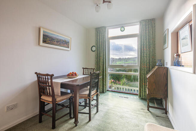 5 bed Detached for sale Image 9