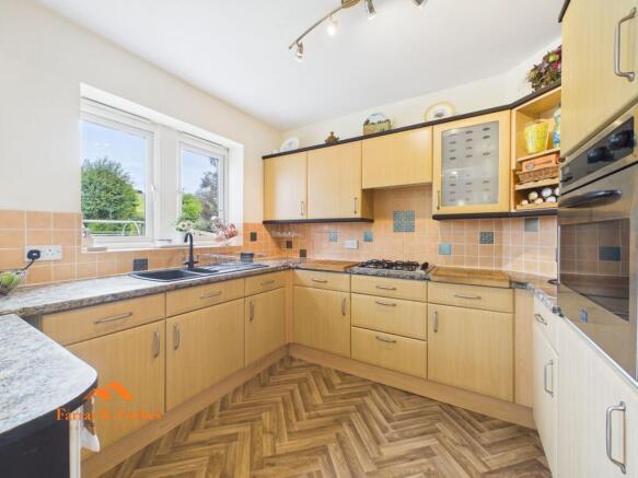 3 bed Semi-Detached for sale Image 10