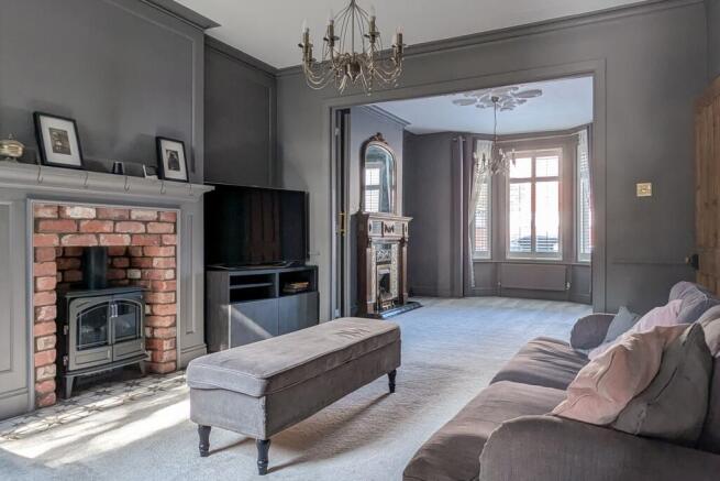 Lounge/Dining Room