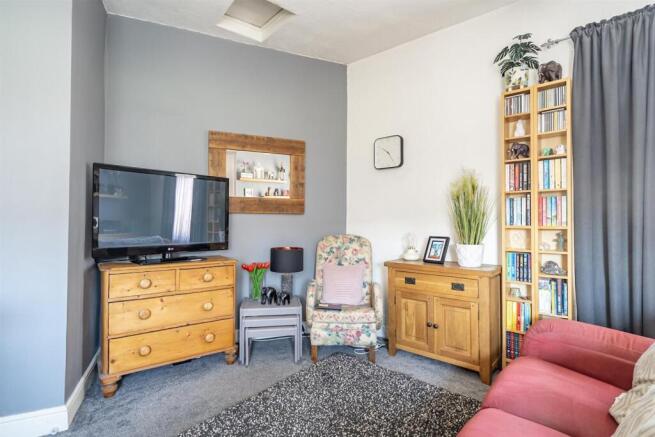 1 bed Flat for sale Image 5