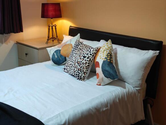 Bright, tidy double room with bedside lamp...