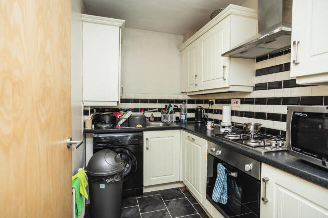 2 bed Flat for sale Image 6