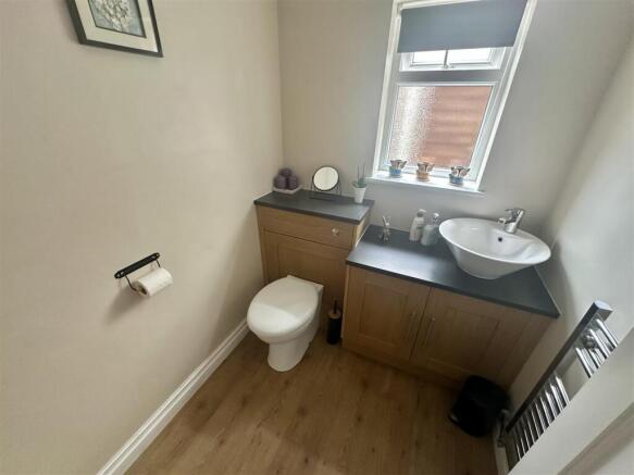 5 bed Semi-Detached for sale Image 9