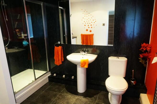 ENSUITE - BEDROOM 1 ALTERNATIVE