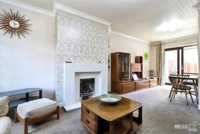 LOUNGE/DINING ROOM