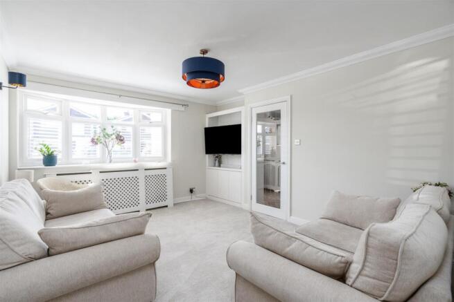 4 Ravenswood Drive_1.jpg