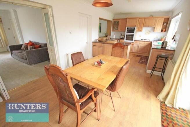 4 bed Link Detached House for sale Image 10