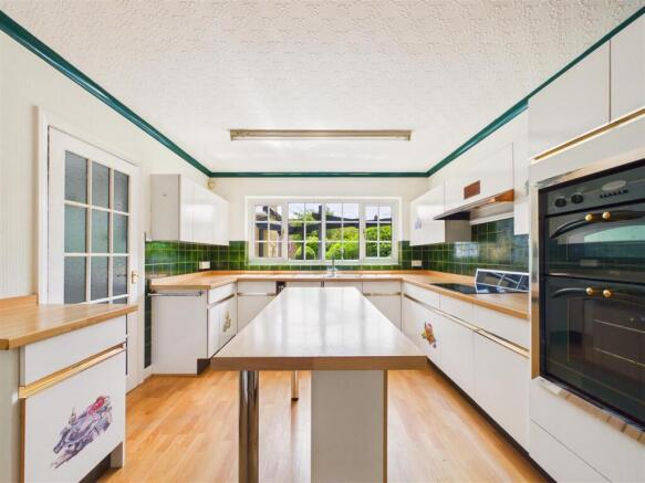 3 bed Detached Bungalow for sale Image 5