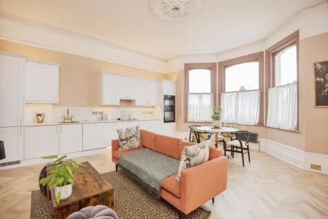 Woodbury Park Road, Tunbridge Wells, Kent, TN4