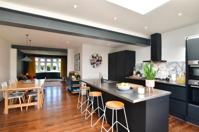 Kitchen/ Dining Area