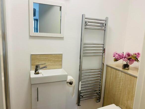 2 bed Apartment to rent Image 6