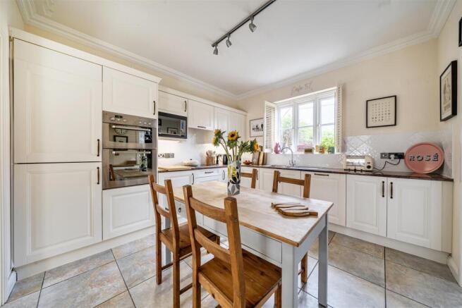Kitchen breakfast room