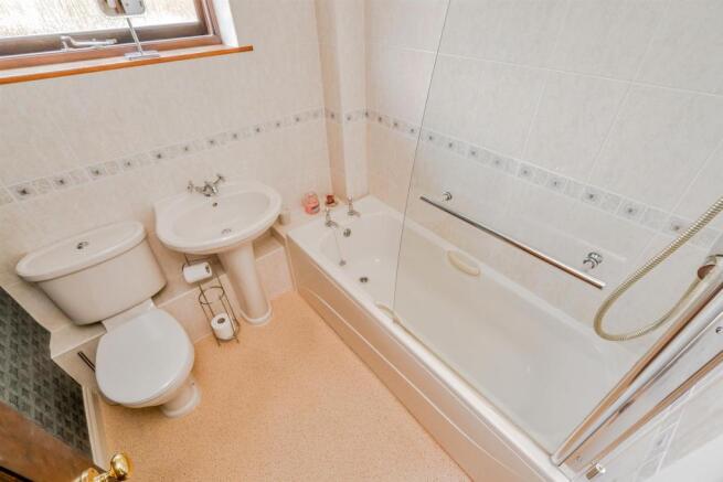 Parkview Crescent, Walsall, WS28TY-16.jpg
