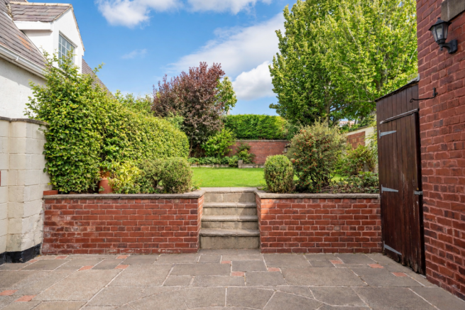 4 bed Detached for sale Image 4