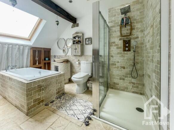 4 bed Detached for sale Image 9