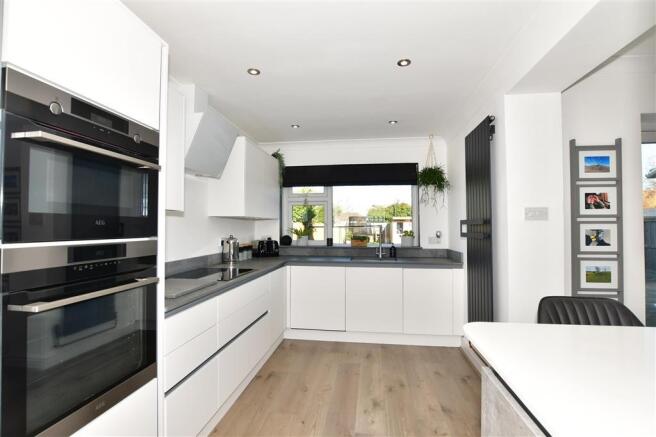 Kitchen/Breakfast Area