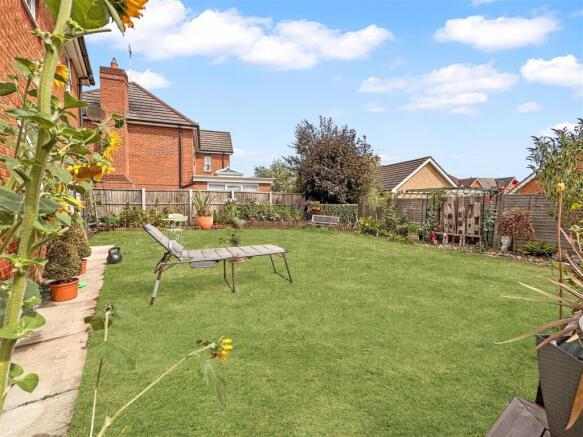Lovely Rear Garden 063