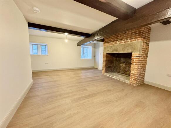 3 bed Semi-Detached to rent Image 9